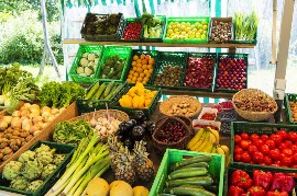 Fruits and Vegetables at Market Stand in Germany Marktstand mit Vielfalt an Obst und Gemuese