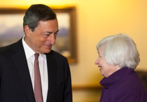 U.S. Federal Reserve Chair Janet Yellen (R) speaks with European Central Bank President Marlo Draghi at the Jackson Hole Economic Policy Symposium in Jackson Hole, Wyoming August 22, 2014. REUTERS/David Stubbs (UNITED STATES - Tags: BUSINESS POLITICS) - RTR43EKU